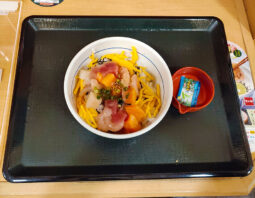 [なか卯]たっぷり甘えび海鮮丼[並](690円)